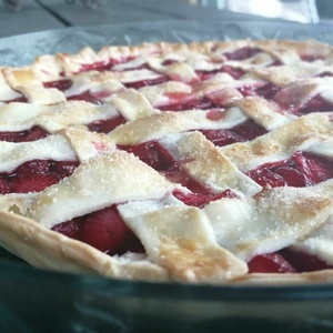 Tourte tressée aux fraises