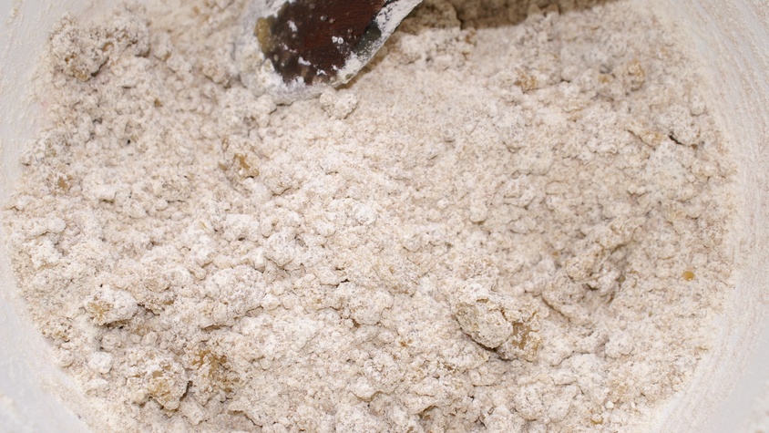 10. Mélanger grossièrement en prenant soin de laisser des grumeaux